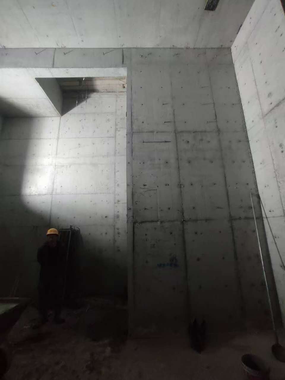 临漳墙上开槽钢筋断了有影响吗